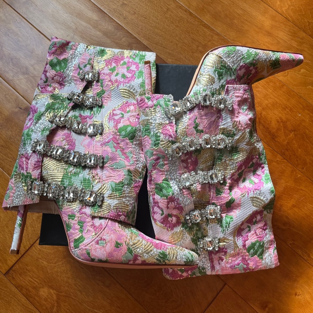 New Azalea Wang Floral Print Fold Over Bootie